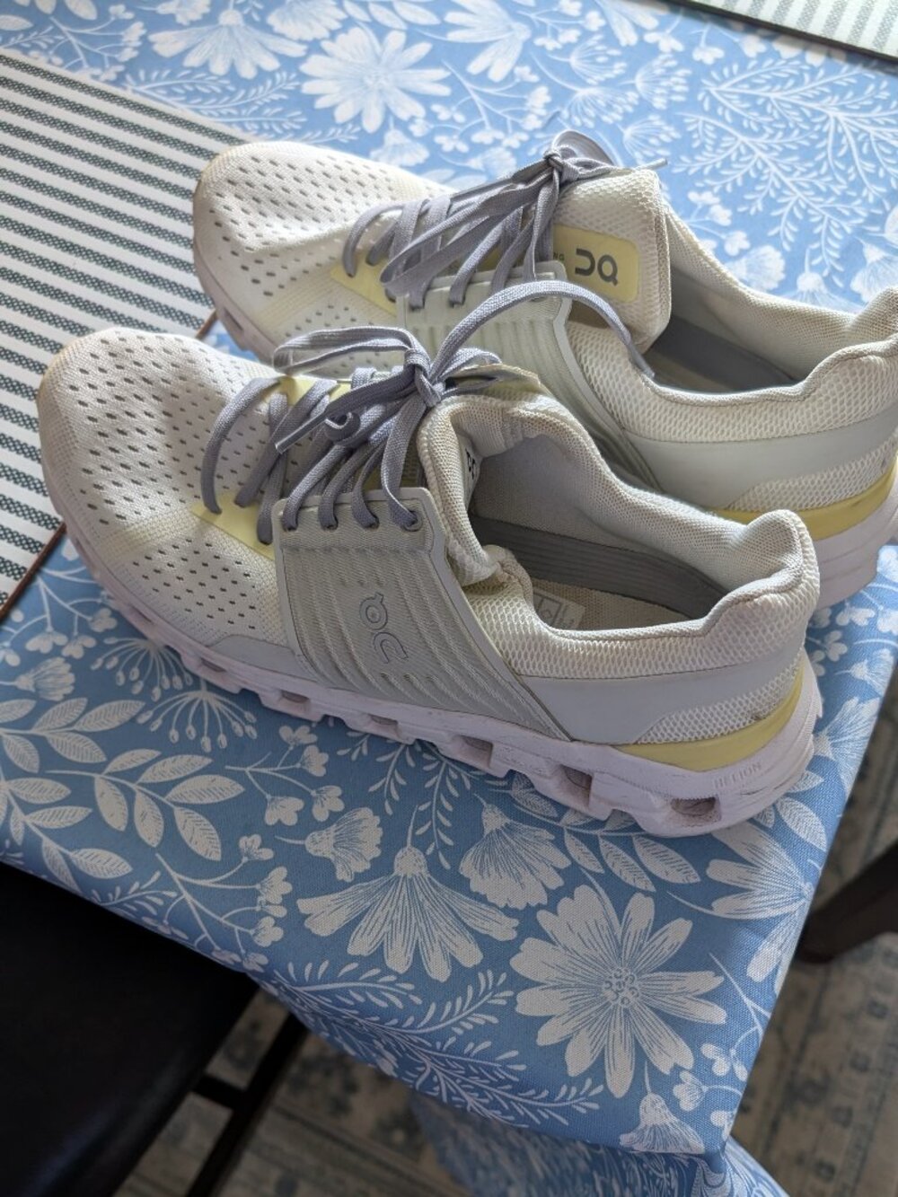 ON Cloud White Running Shoes (White/Yellow)